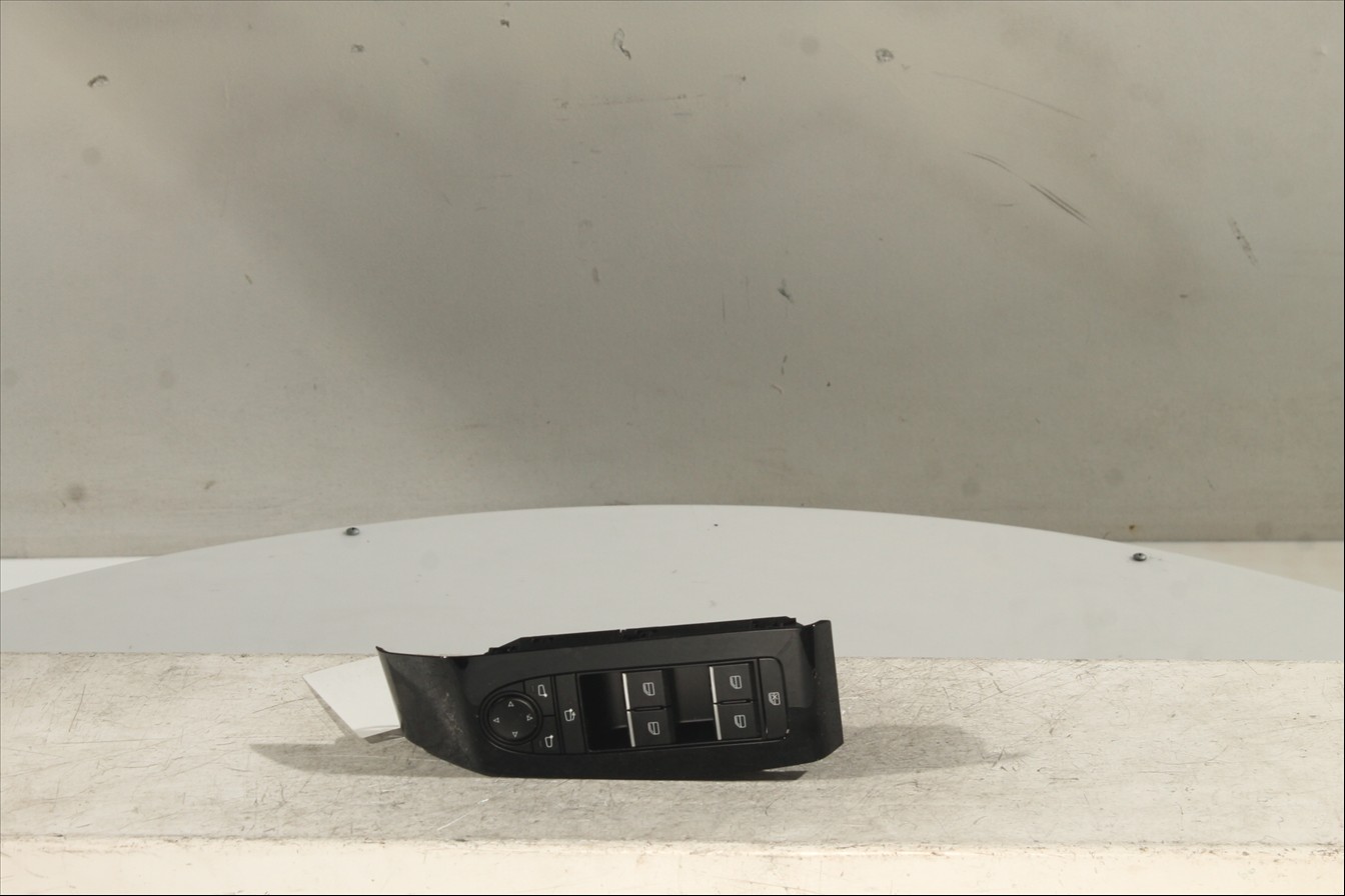 Interruptor elevalunas Del. Izq.