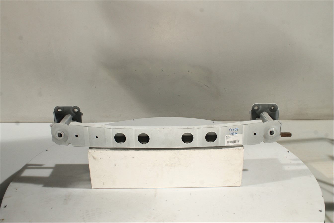 Traviesa paragolpes Tra.