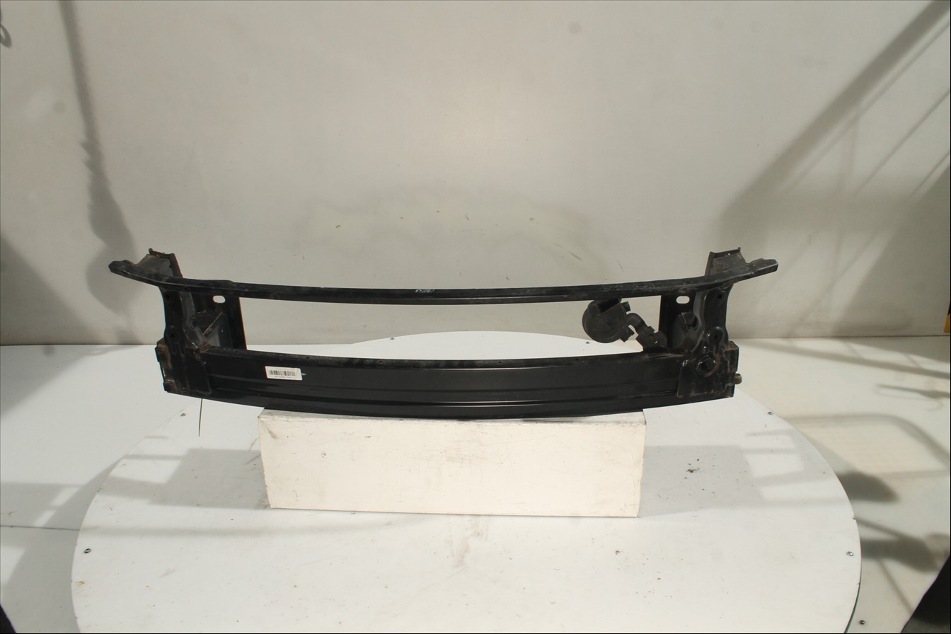 Traviesa paragolpes Del.