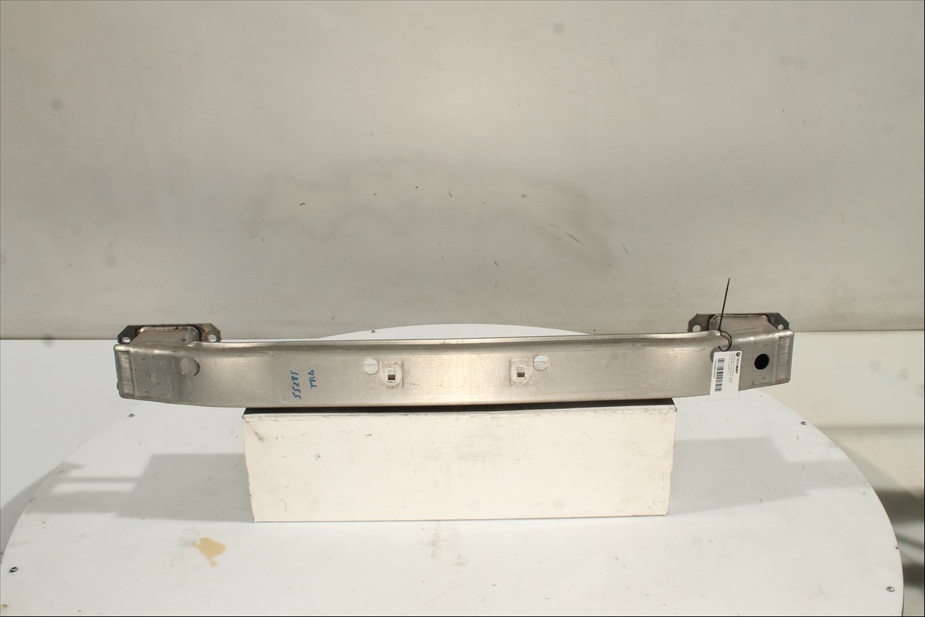 Traviesa paragolpes Tra.