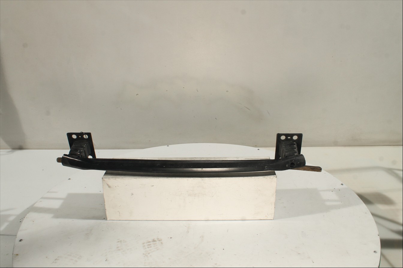 Traviesa paragolpes Del. Inf.