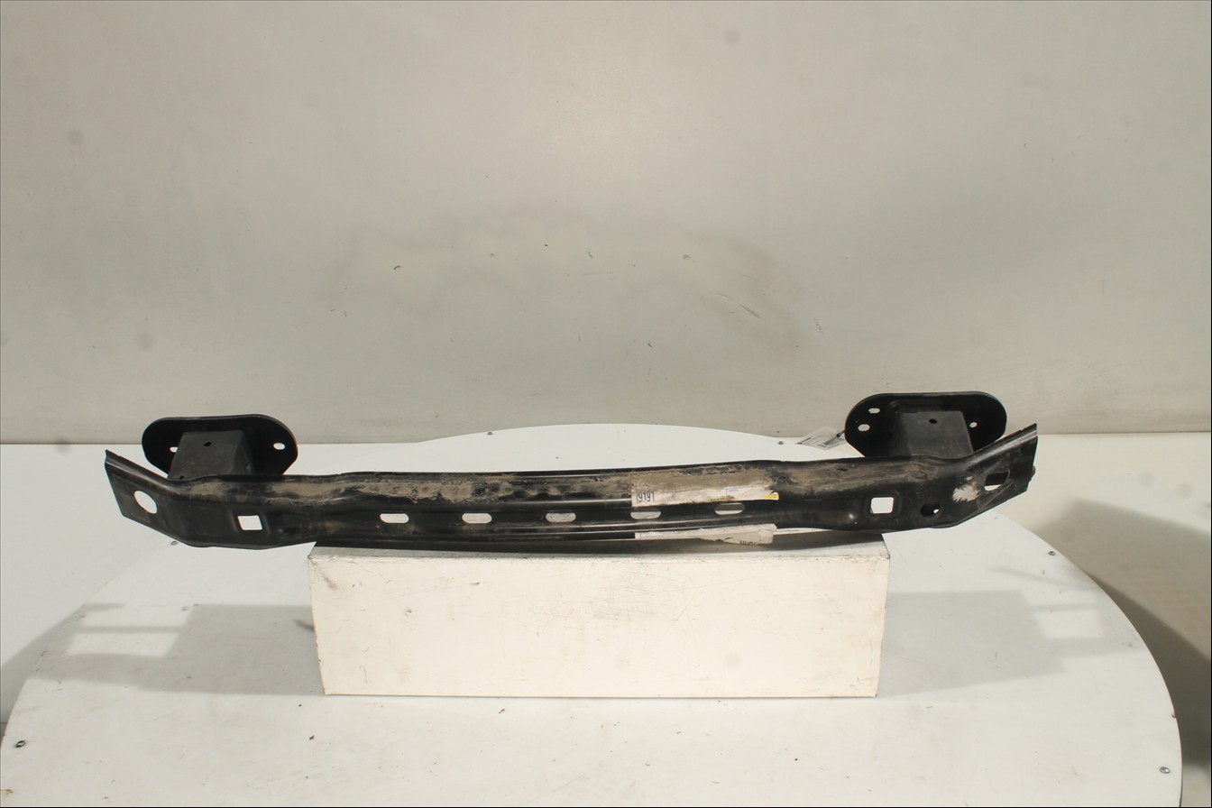 Traviesa paragolpes Tra.