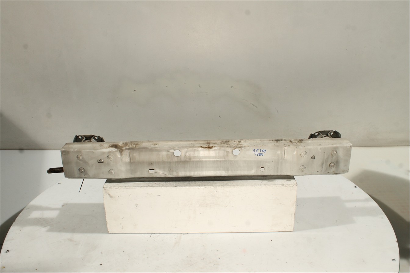 Traviesa paragolpes Tra.