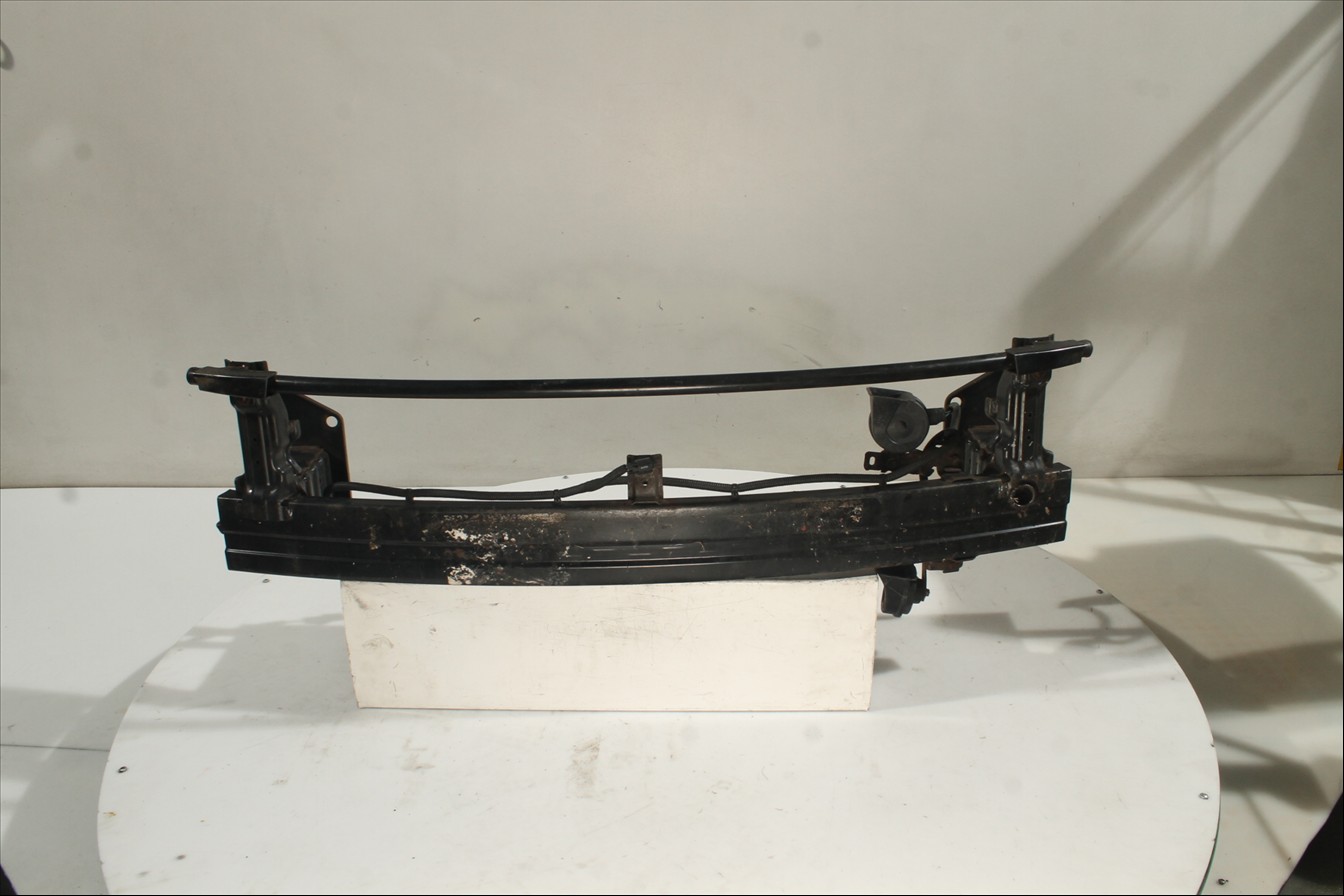 Traviesa paragolpes Del.