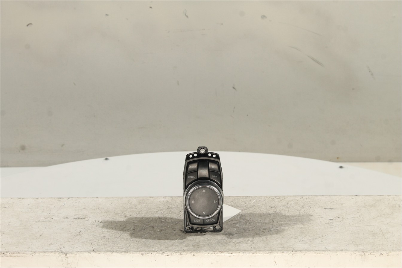 Mando control pantalla informacion