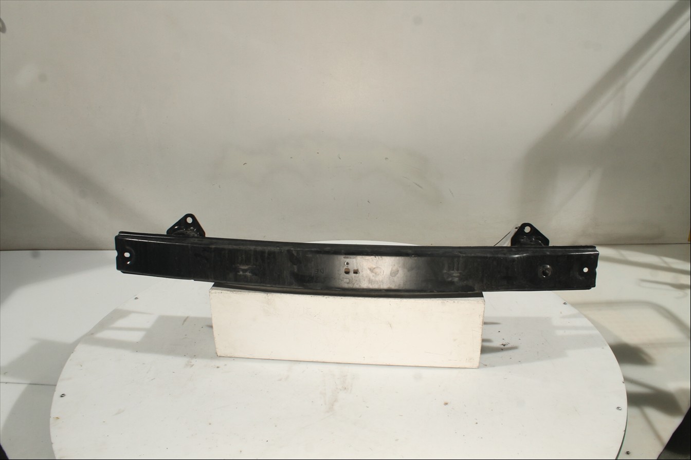 Traviesa paragolpes Del.