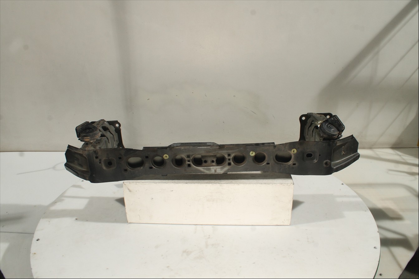 Traviesa paragolpes Del.