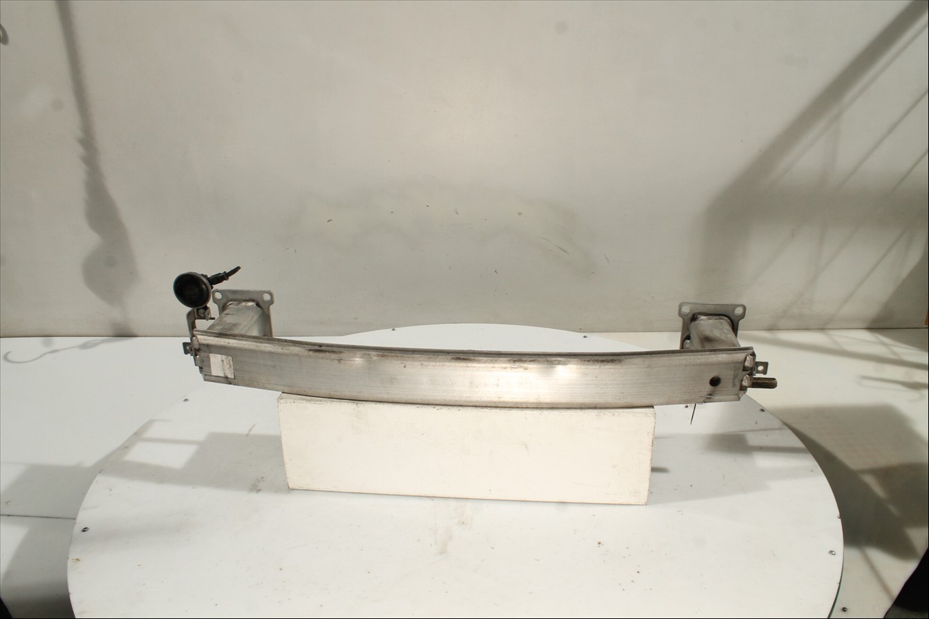 Traviesa paragolpes Del.