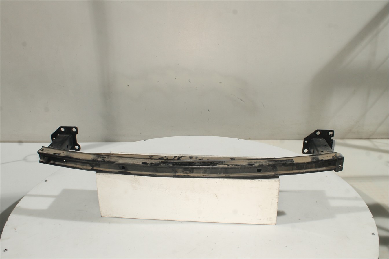 Traviesa paragolpes Tra.