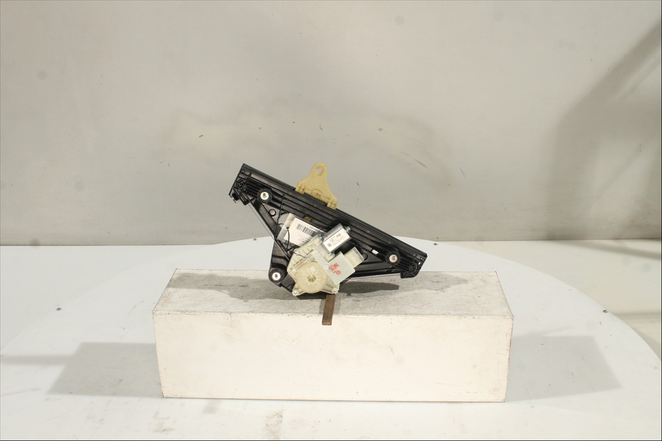 Elevalunas eléctrico puerta Tra. Der.