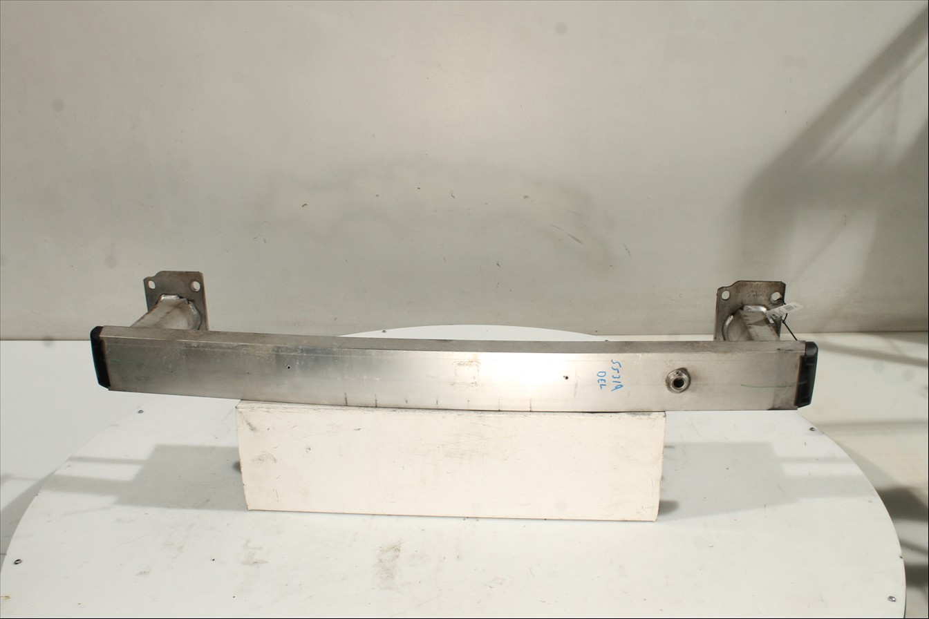 Traviesa paragolpes Del. Sup.