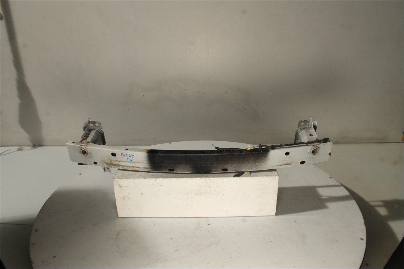 Traviesa paragolpes Del.