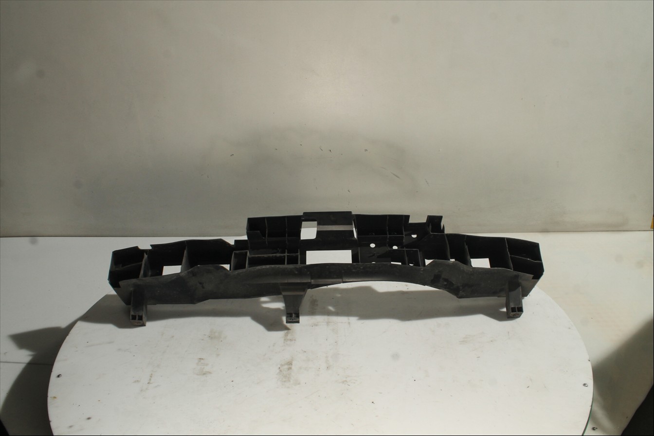 Traviesa paragolpes Tra.