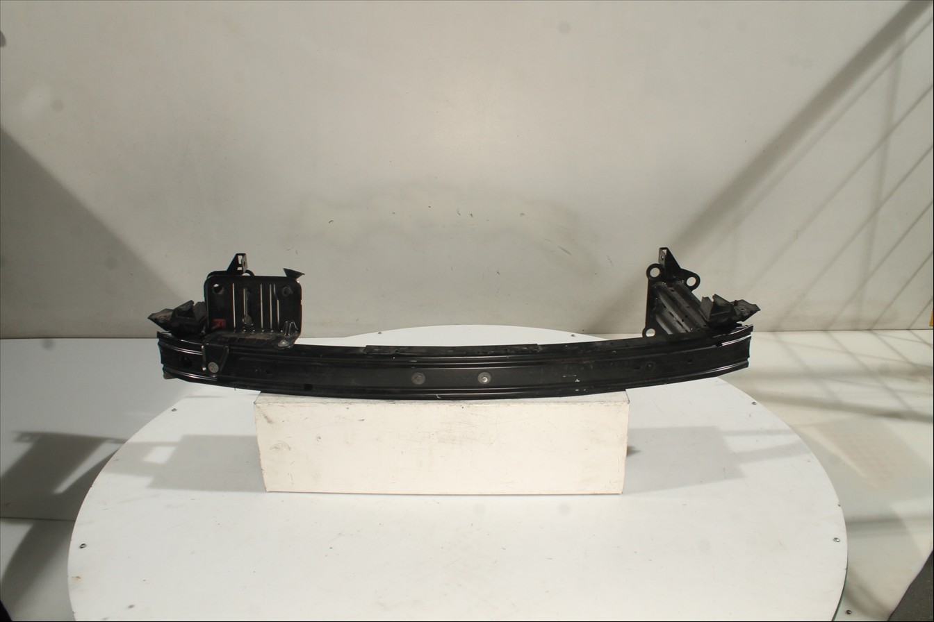 Traviesa paragolpes Del.