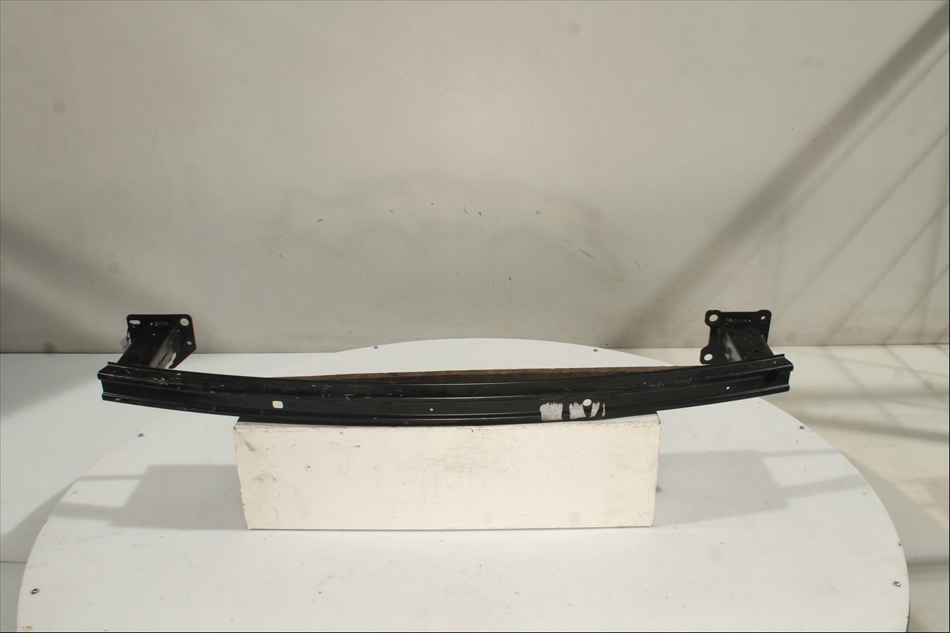 Traviesa paragolpes Tra.