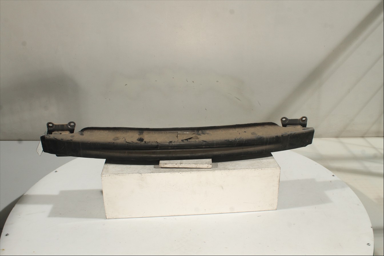 Traviesa paragolpes Tra.