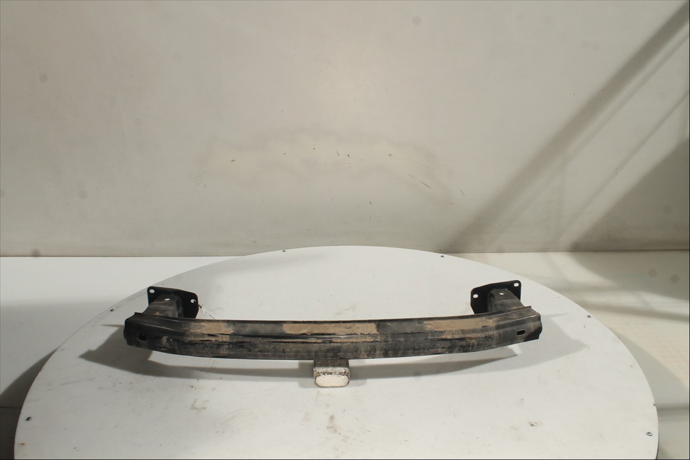 Traviesa paragolpes Tra.