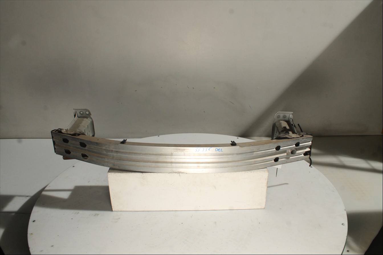 Traviesa paragolpes Del.