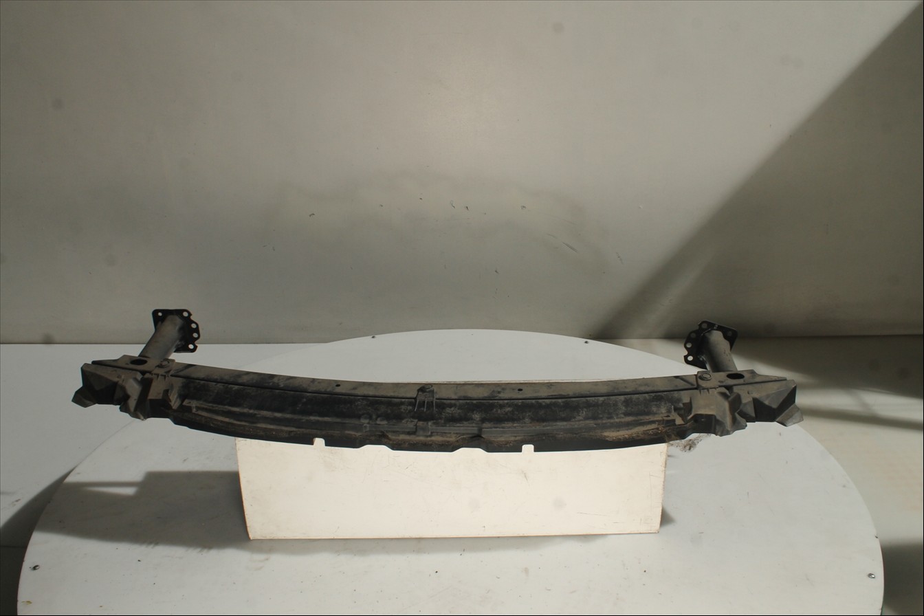 Traviesa paragolpes Del. Inf.