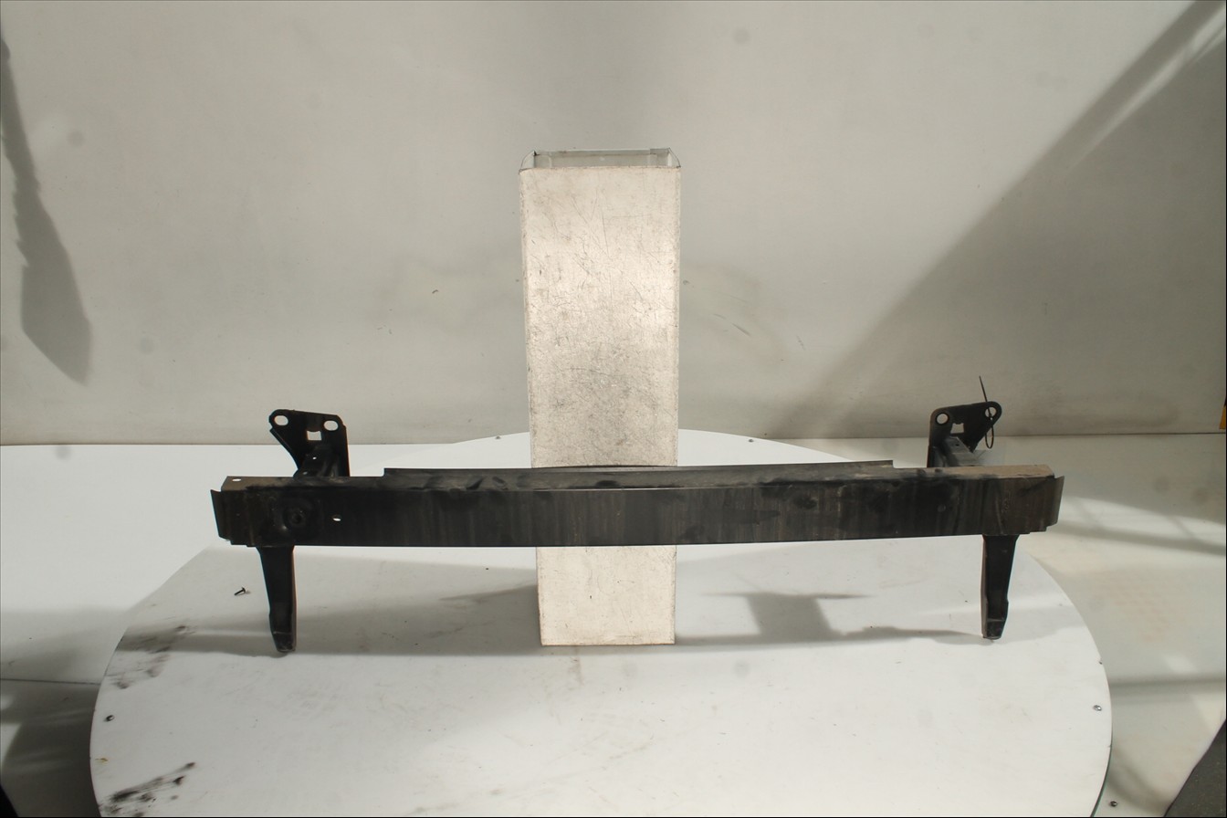 Traviesa paragolpes Tra.