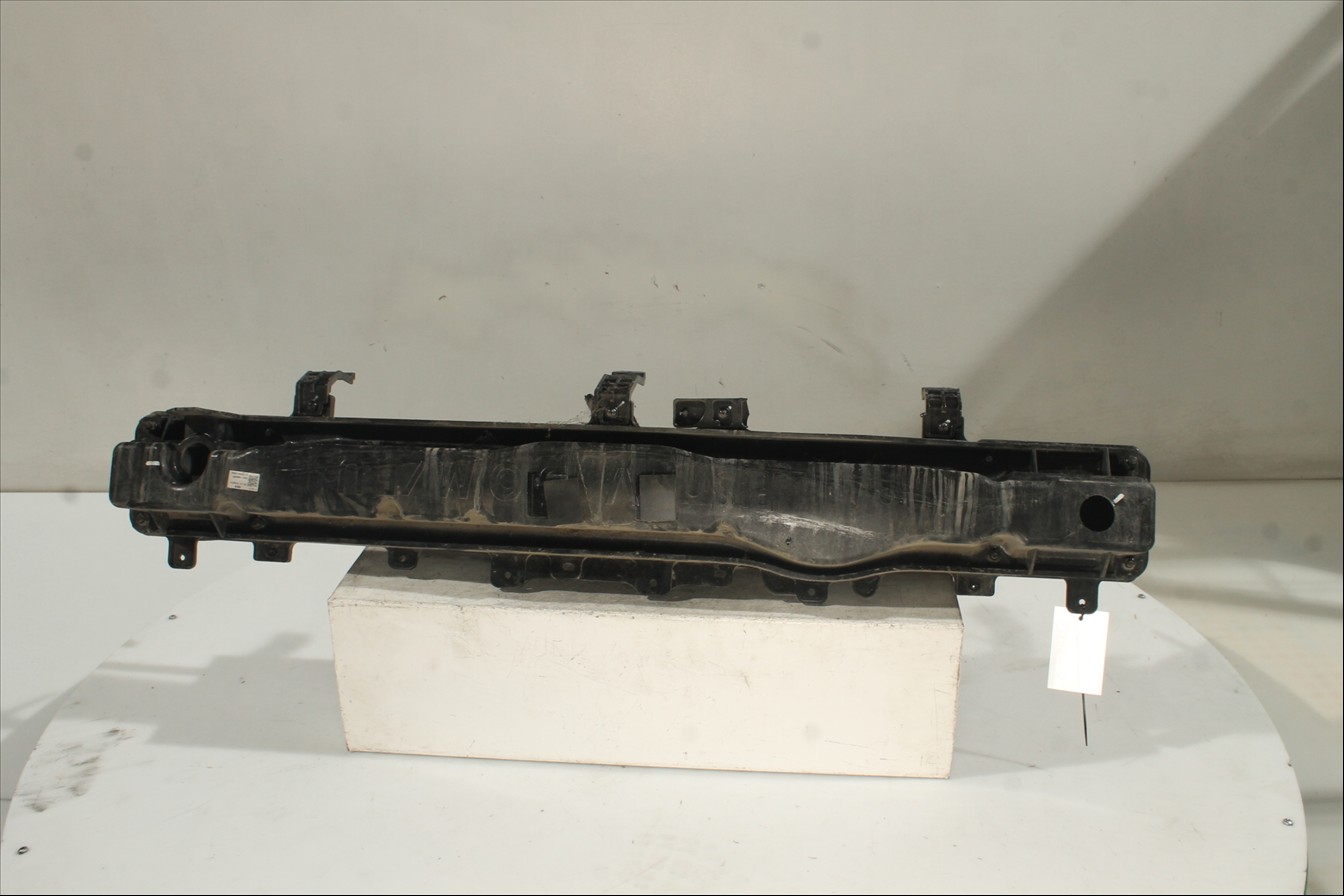 Traviesa paragolpes Tra.