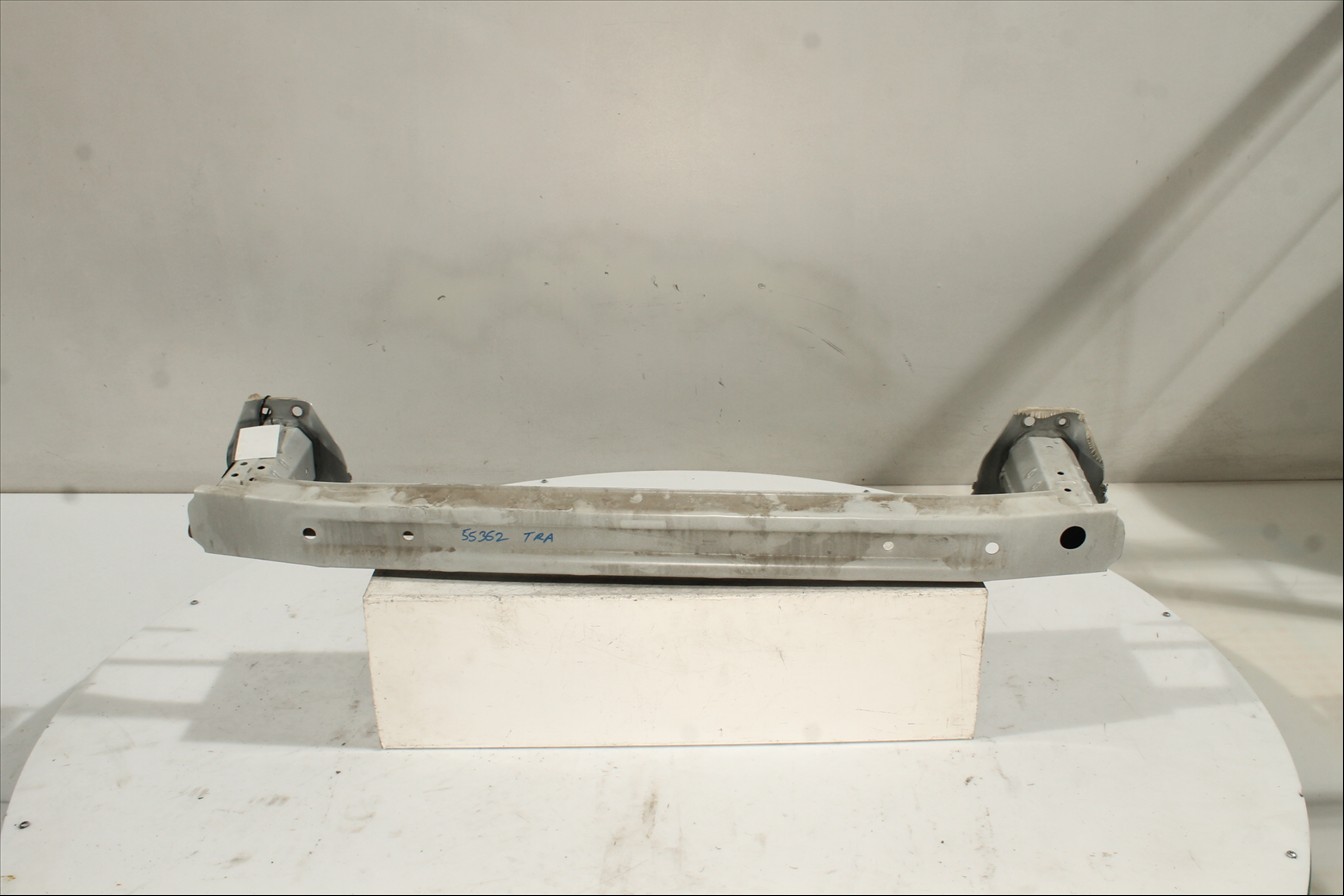 Traviesa paragolpes Tra.