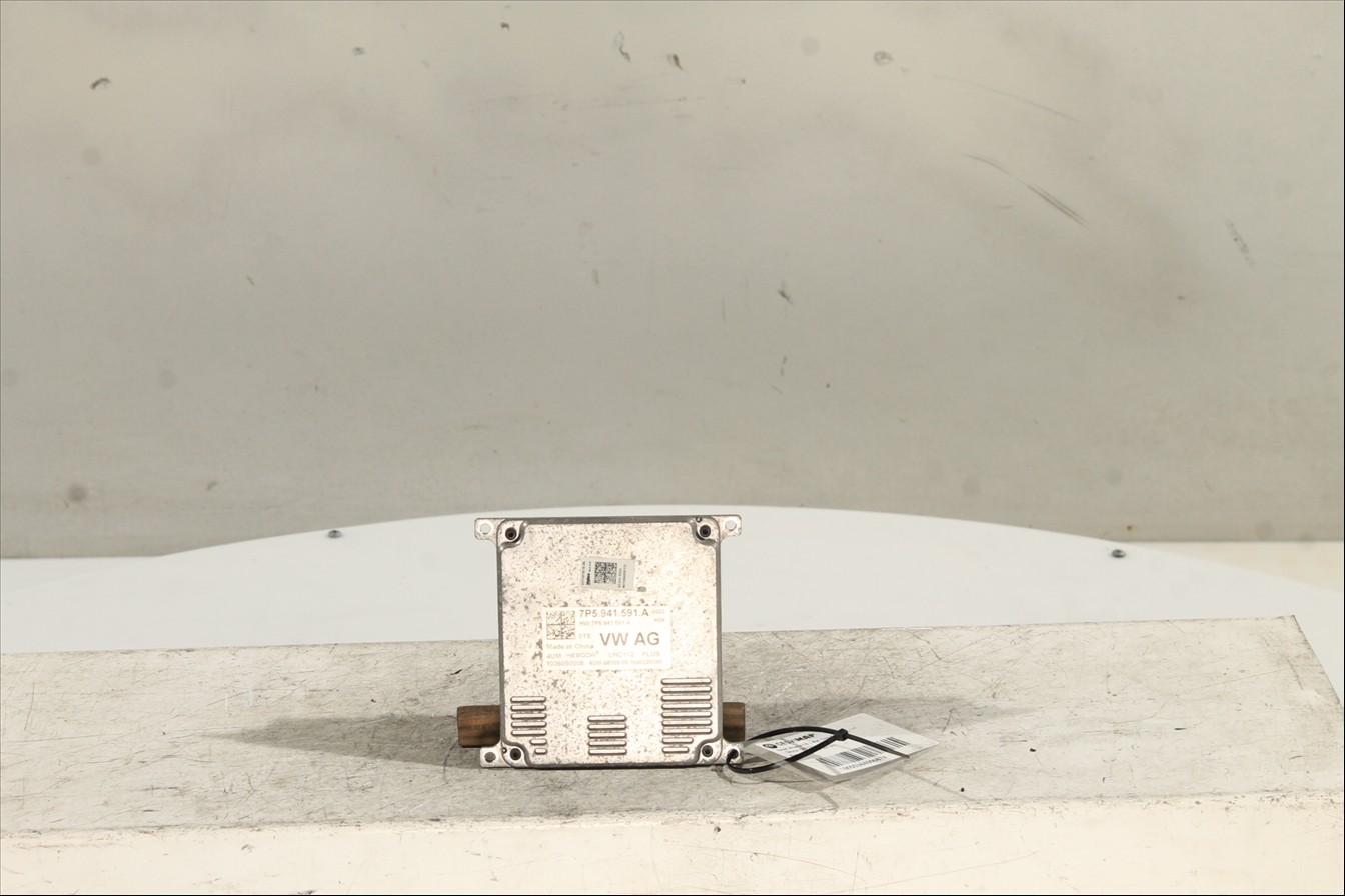 Regulador faro led Der.