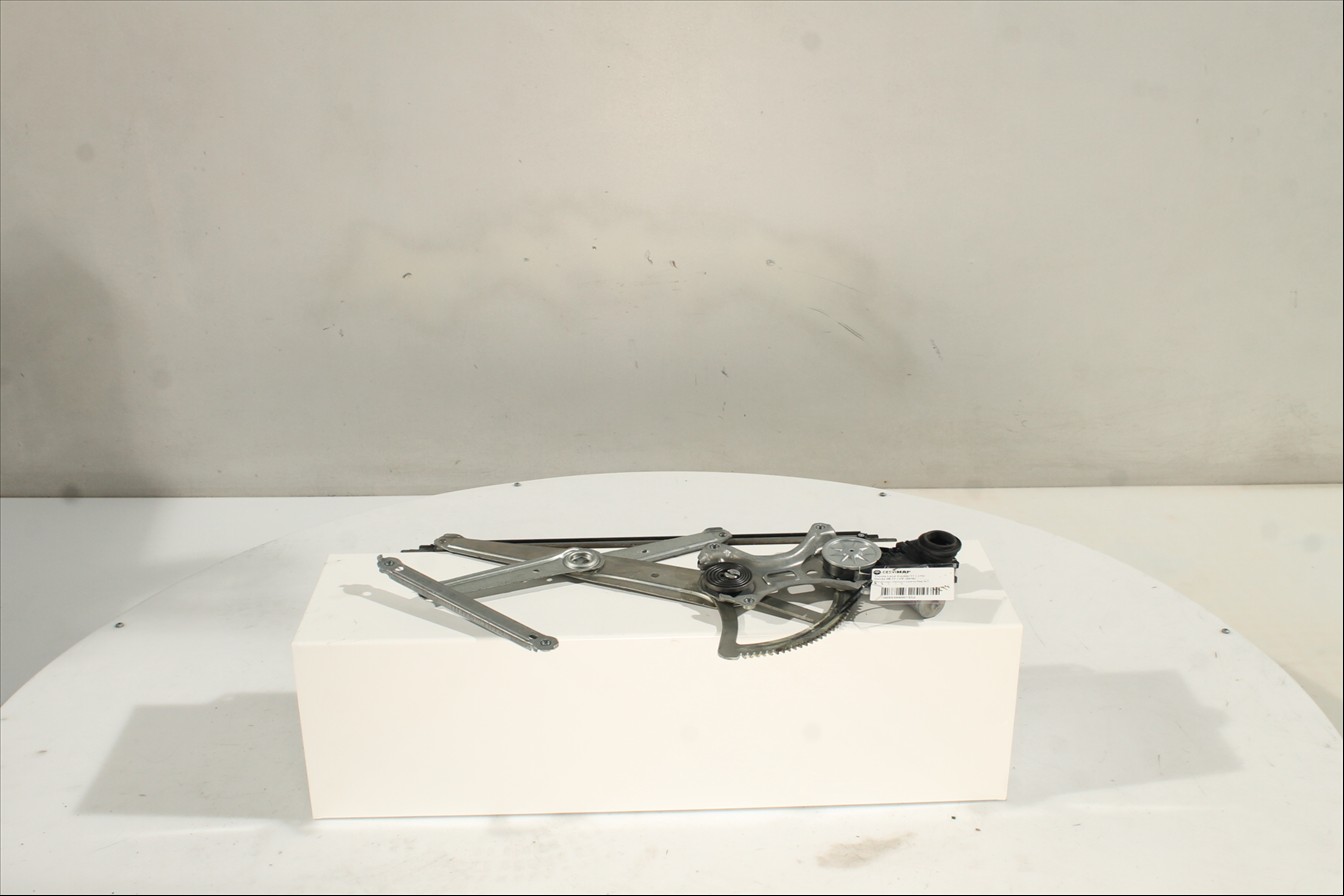 Elevalunas eléctrico puerta Del. Der.