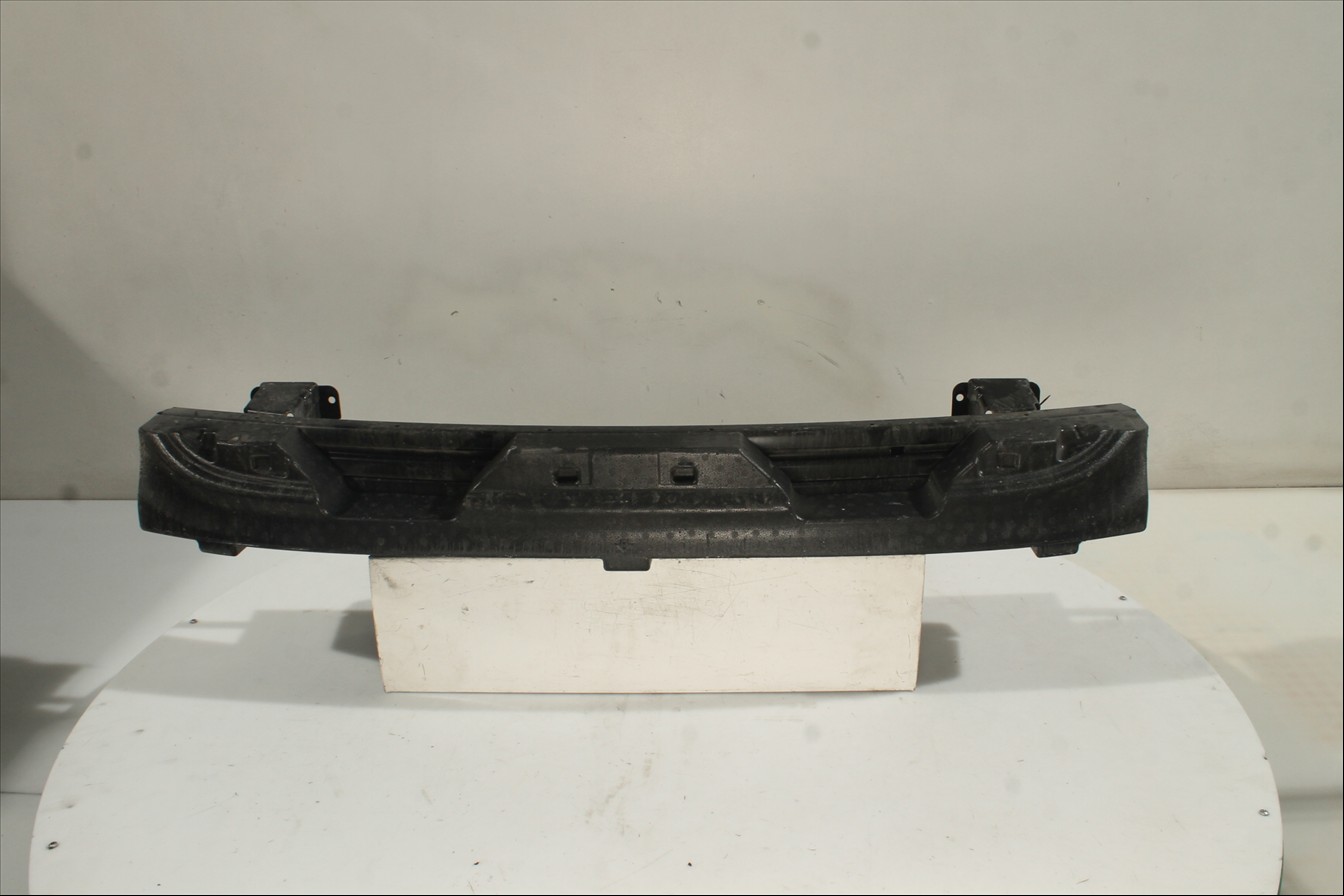 Traviesa paragolpes Tra.