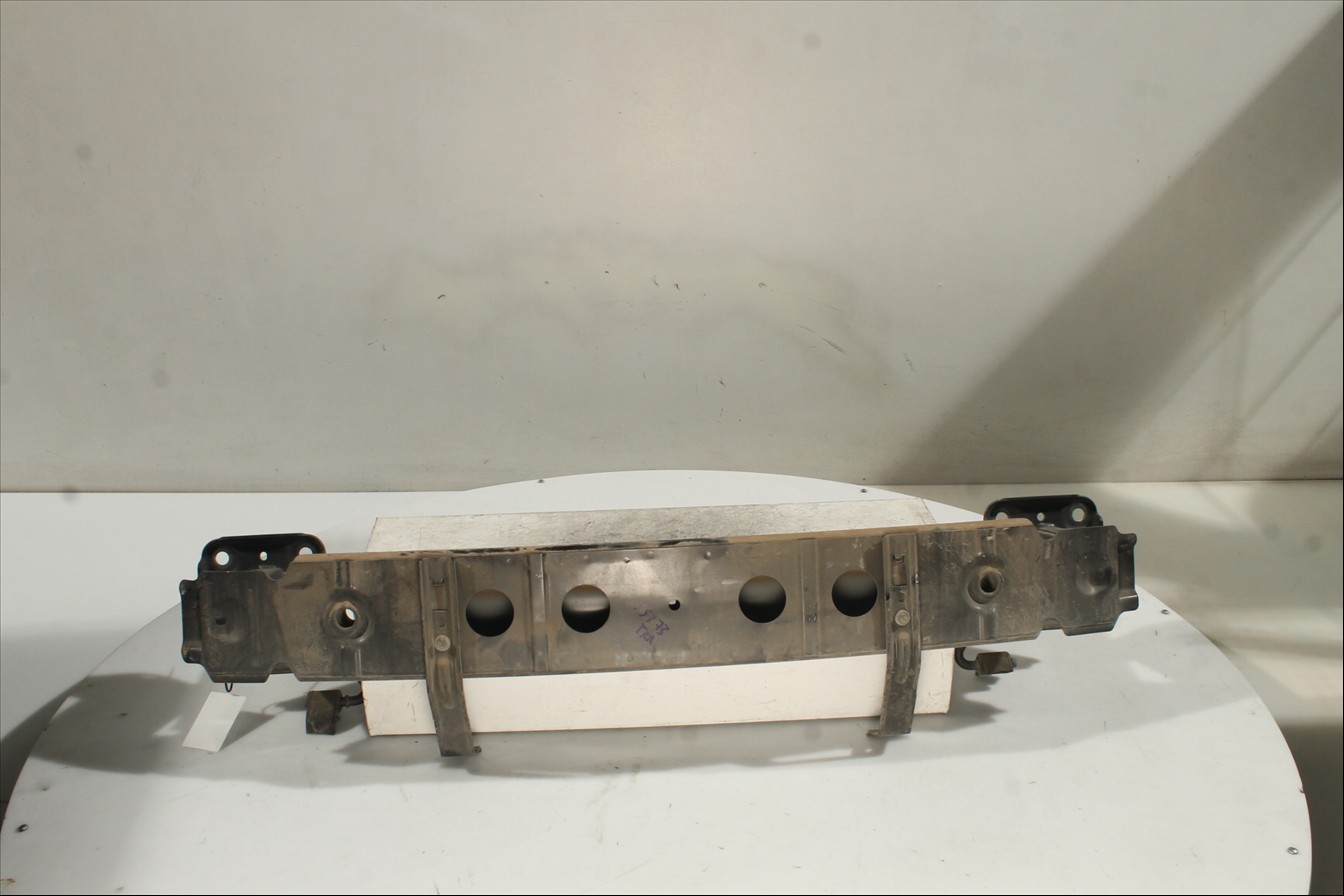 Traviesa paragolpes Tra.