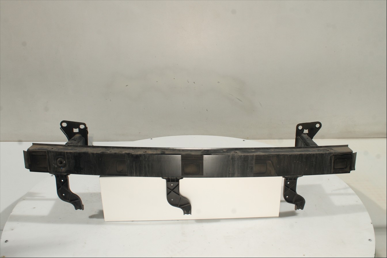 Traviesa paragolpes Tra.