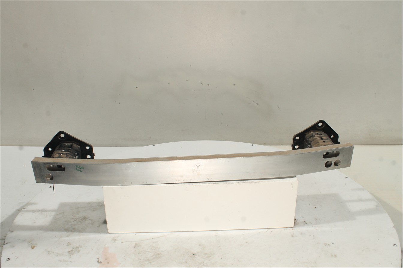 Traviesa paragolpes Tra.