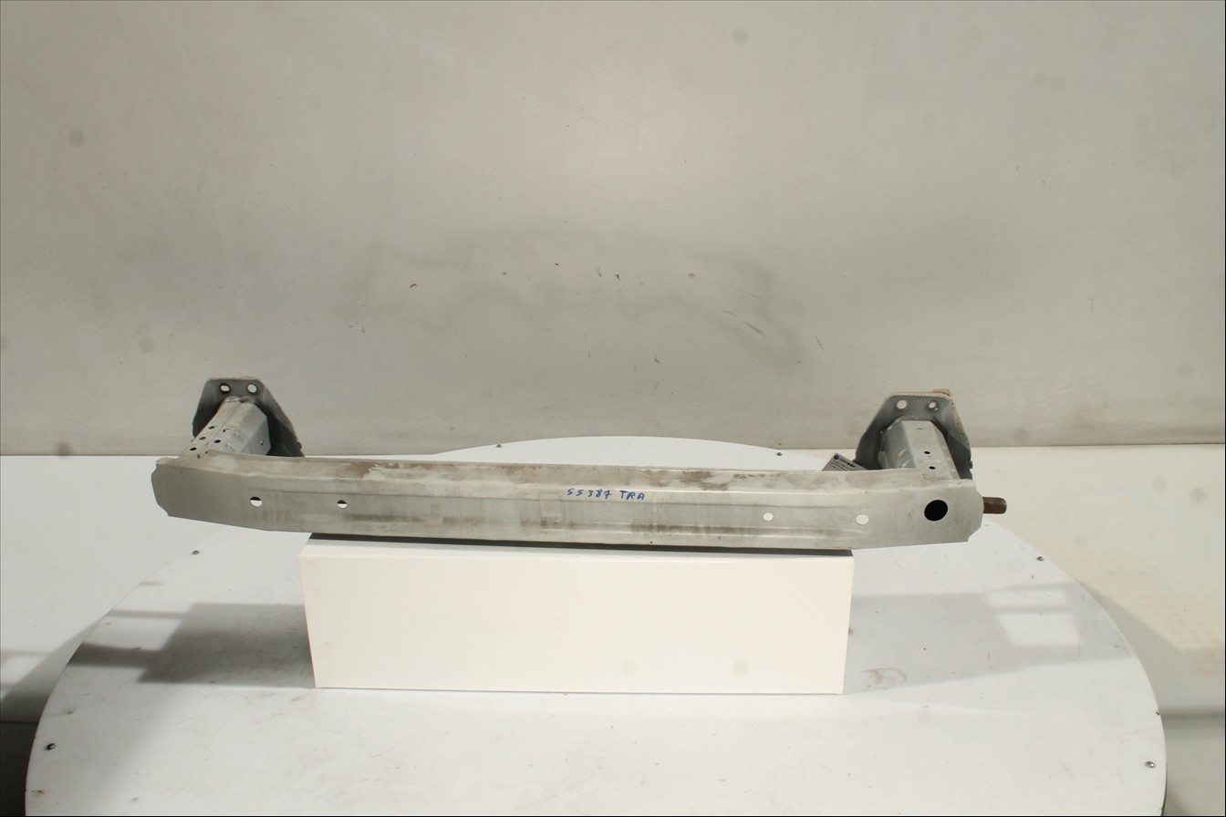 Traviesa paragolpes Tra.