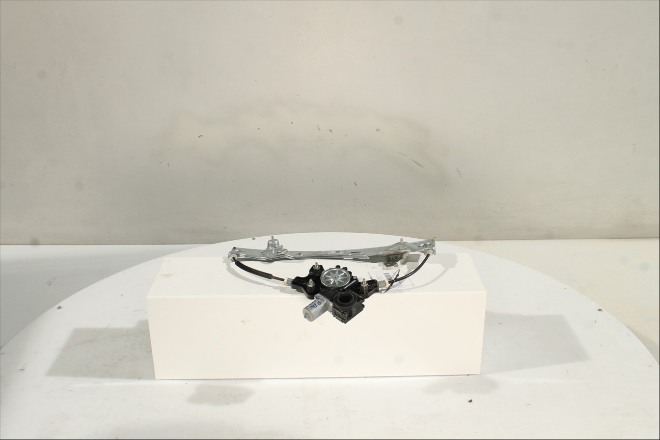 Elevalunas eléctrico puerta Del. Der.