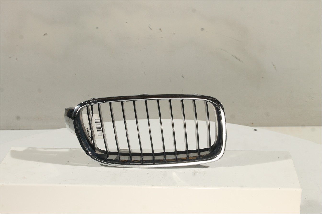 Rejilla radiador Der.