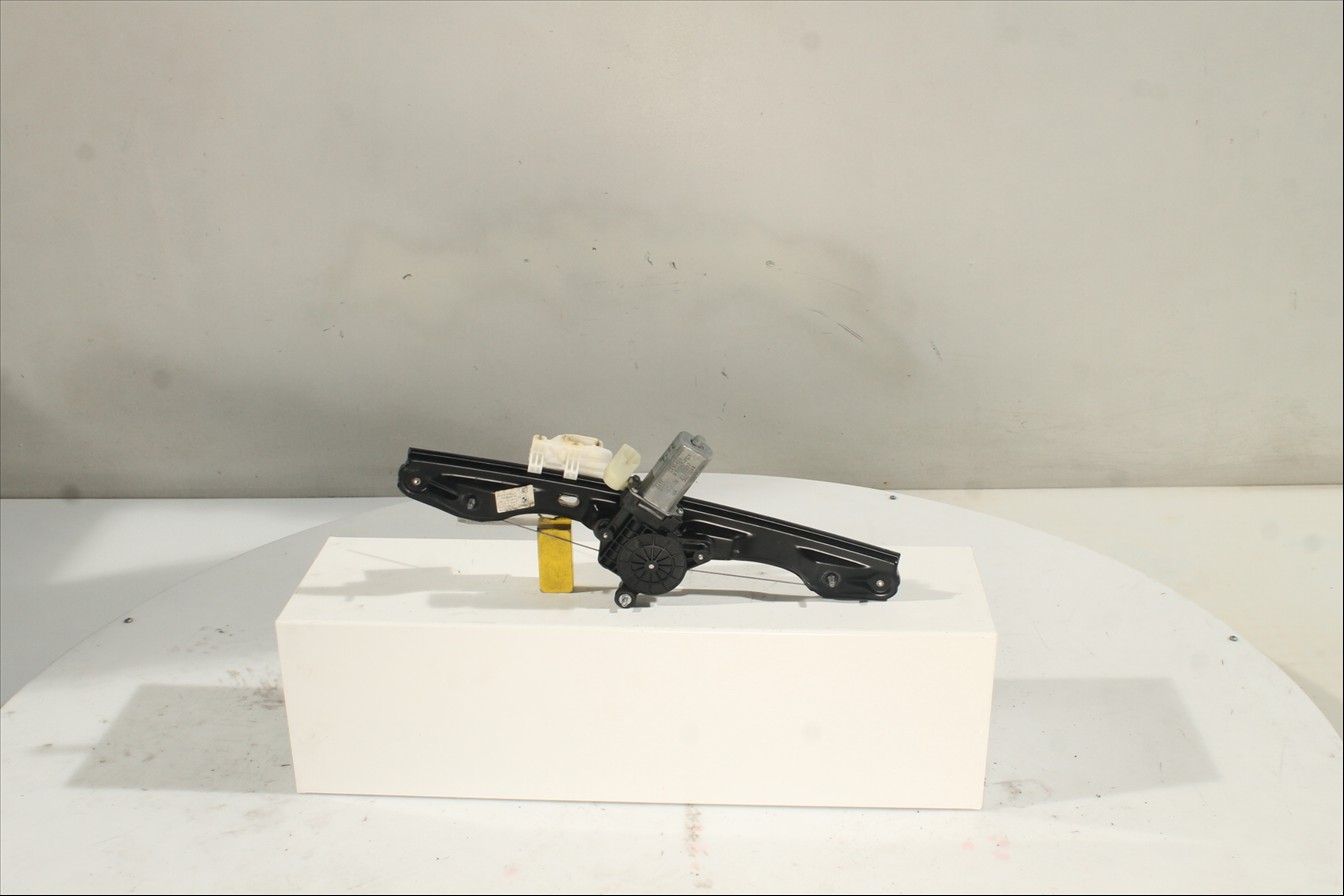 Elevalunas eléctrico puerta Tra. Izq.