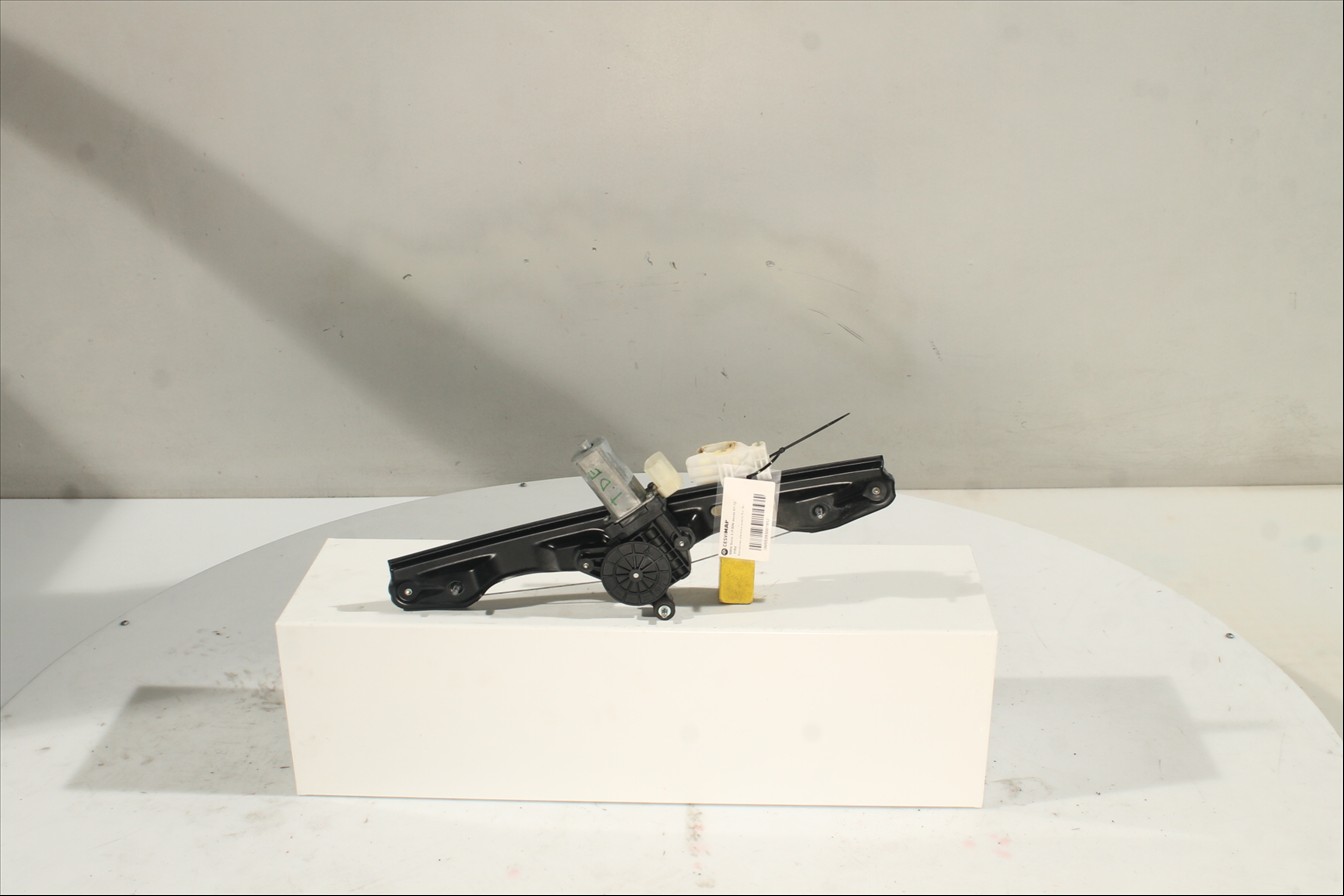 Elevalunas eléctrico puerta Tra. Der.