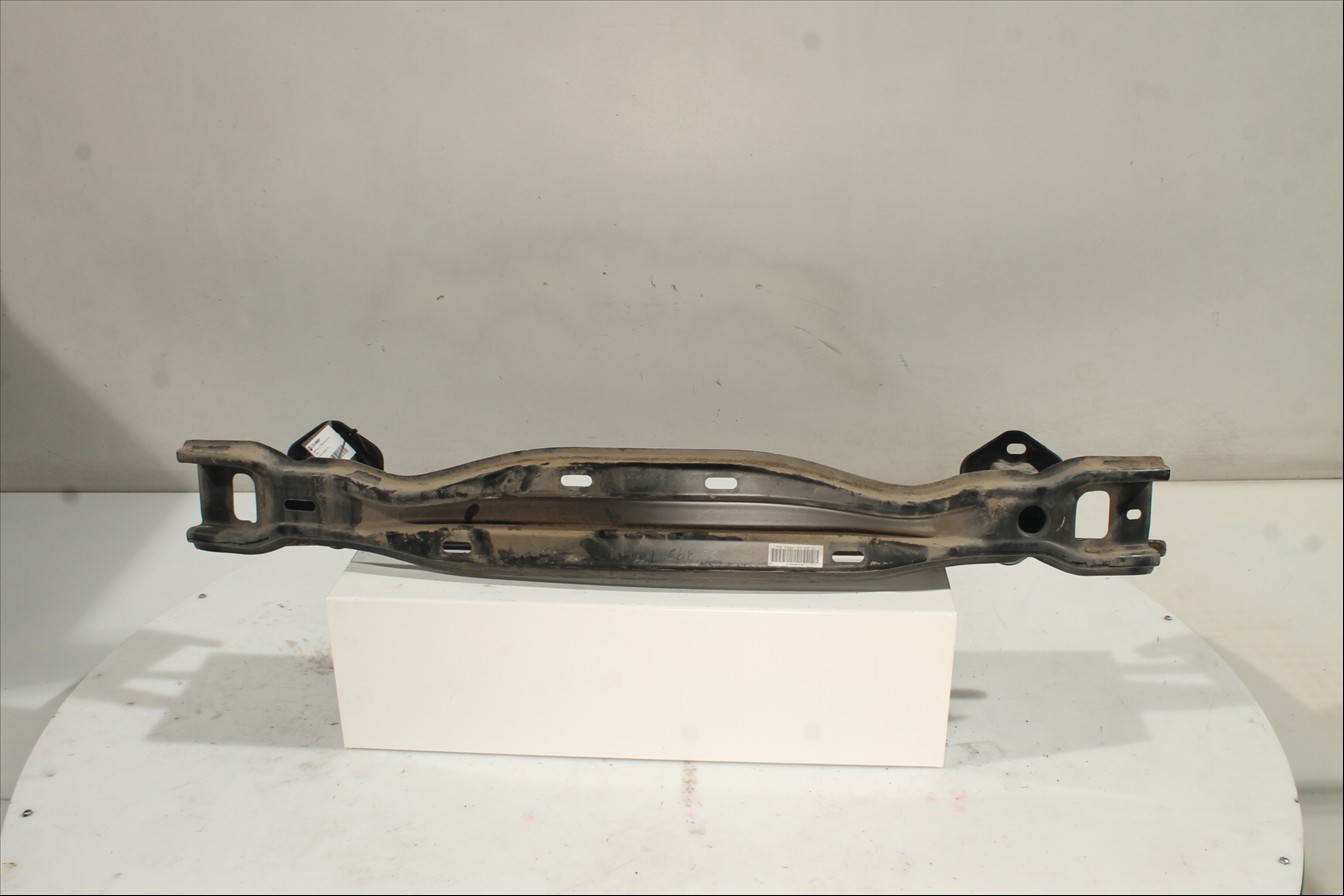 Traviesa paragolpes Tra.