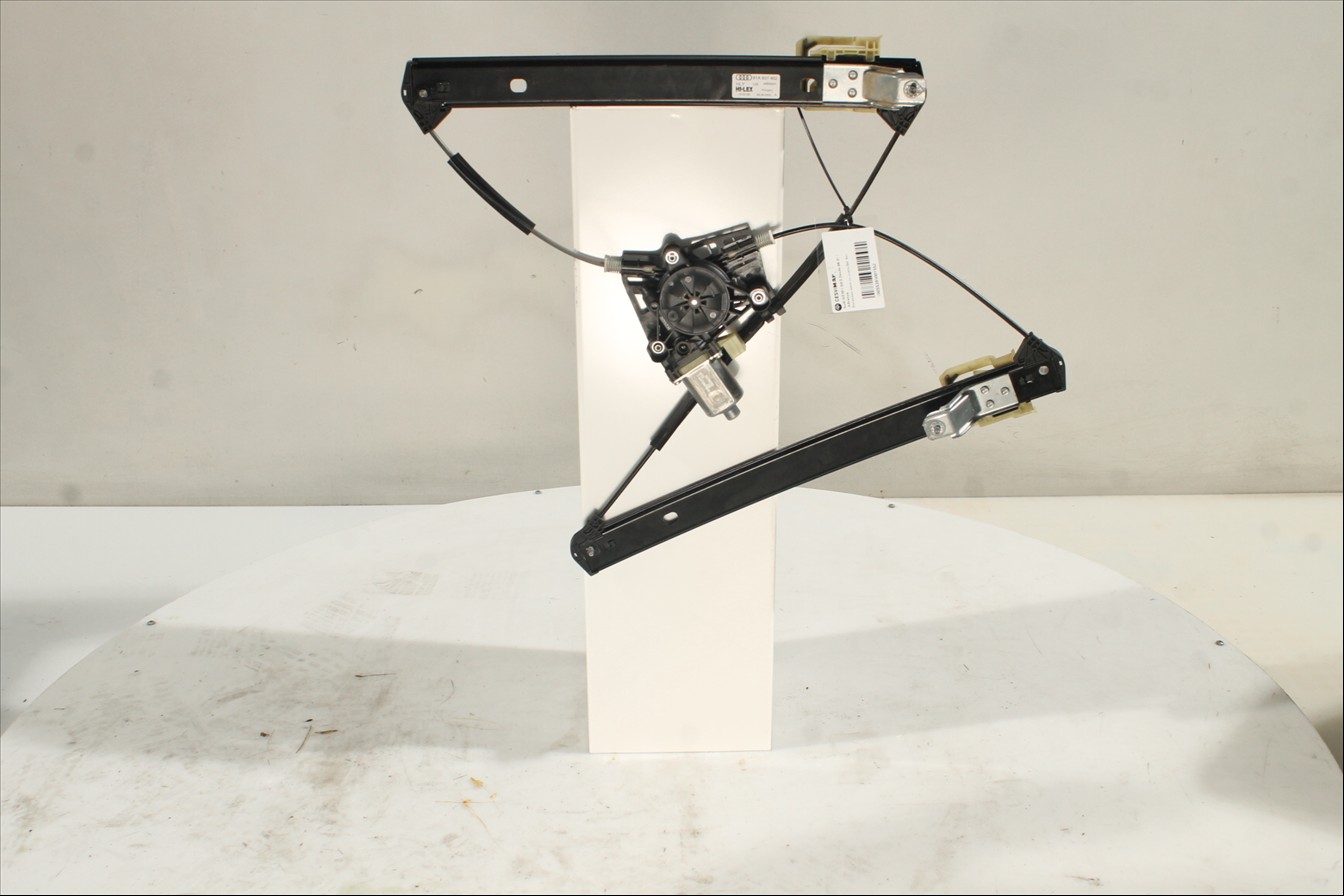 Elevalunas eléctrico puerta Del. Der.