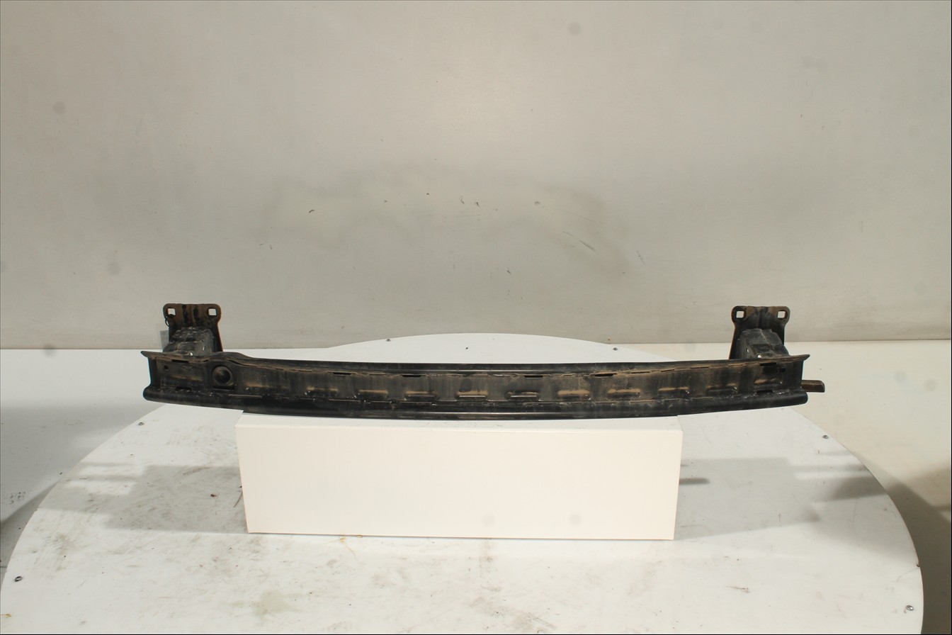 Traviesa paragolpes Tra.