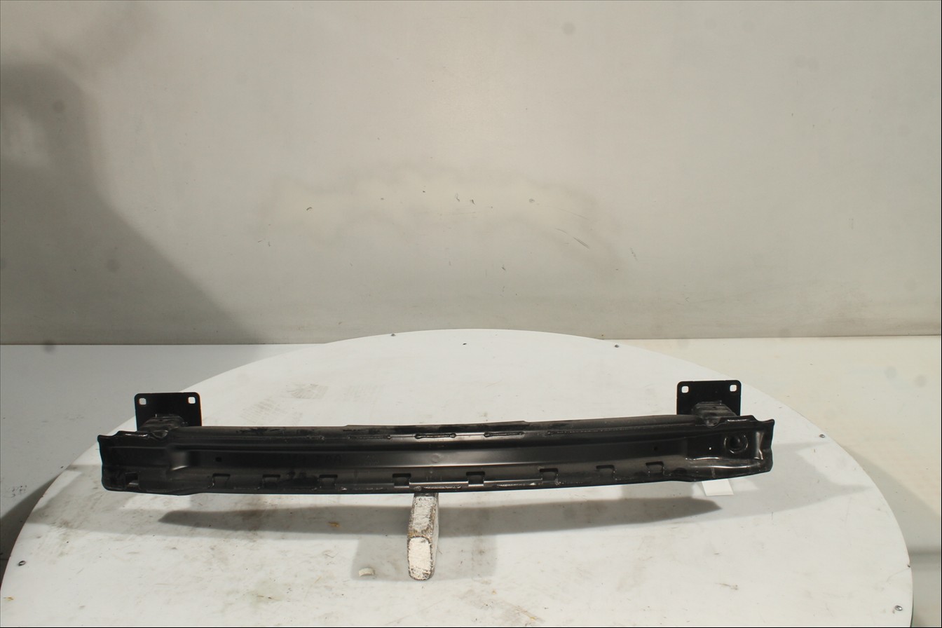 Traviesa paragolpes Tra.