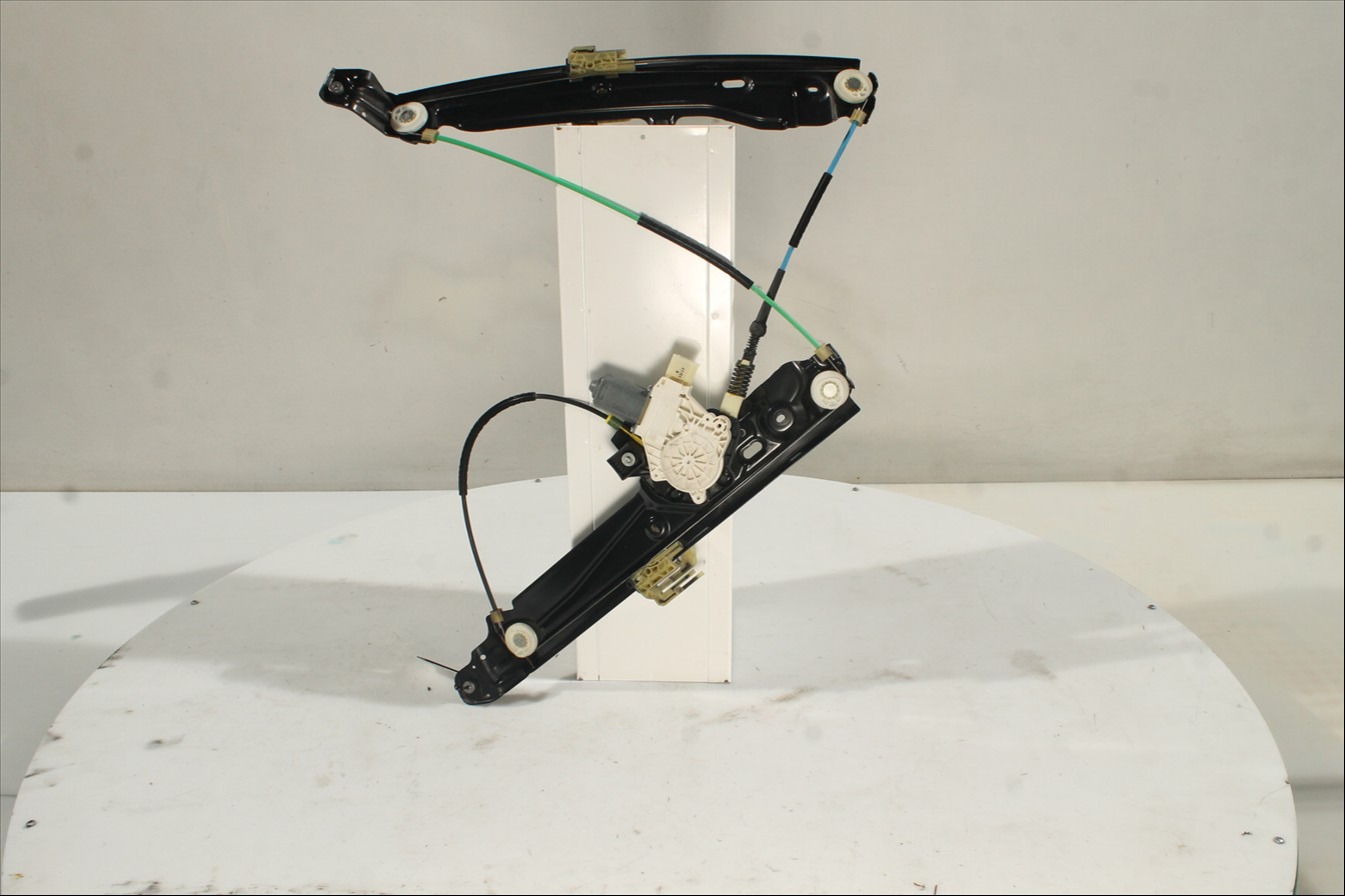 Elevalunas eléctrico puerta Del. Der.