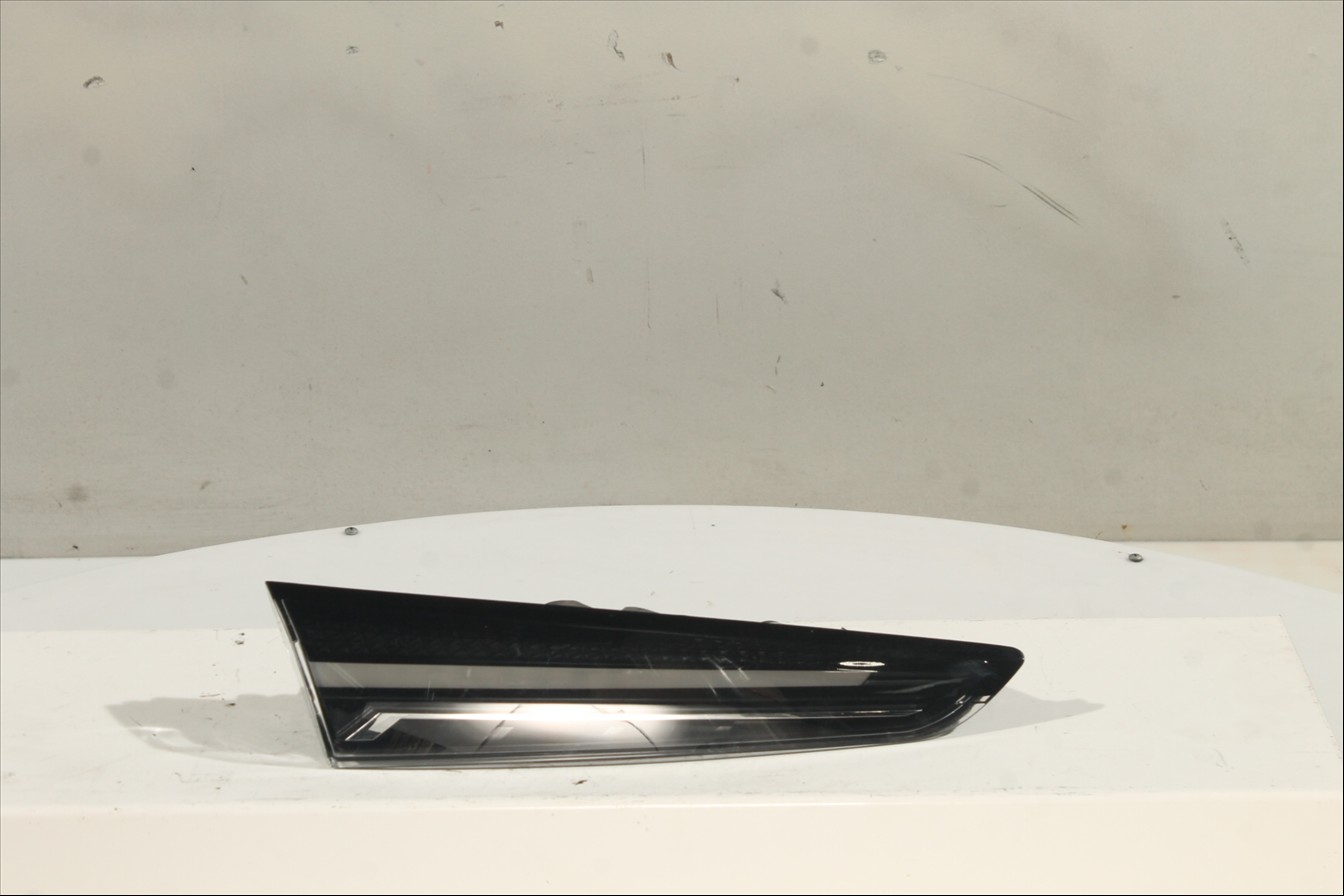 Piloto interior Tra. Izq.