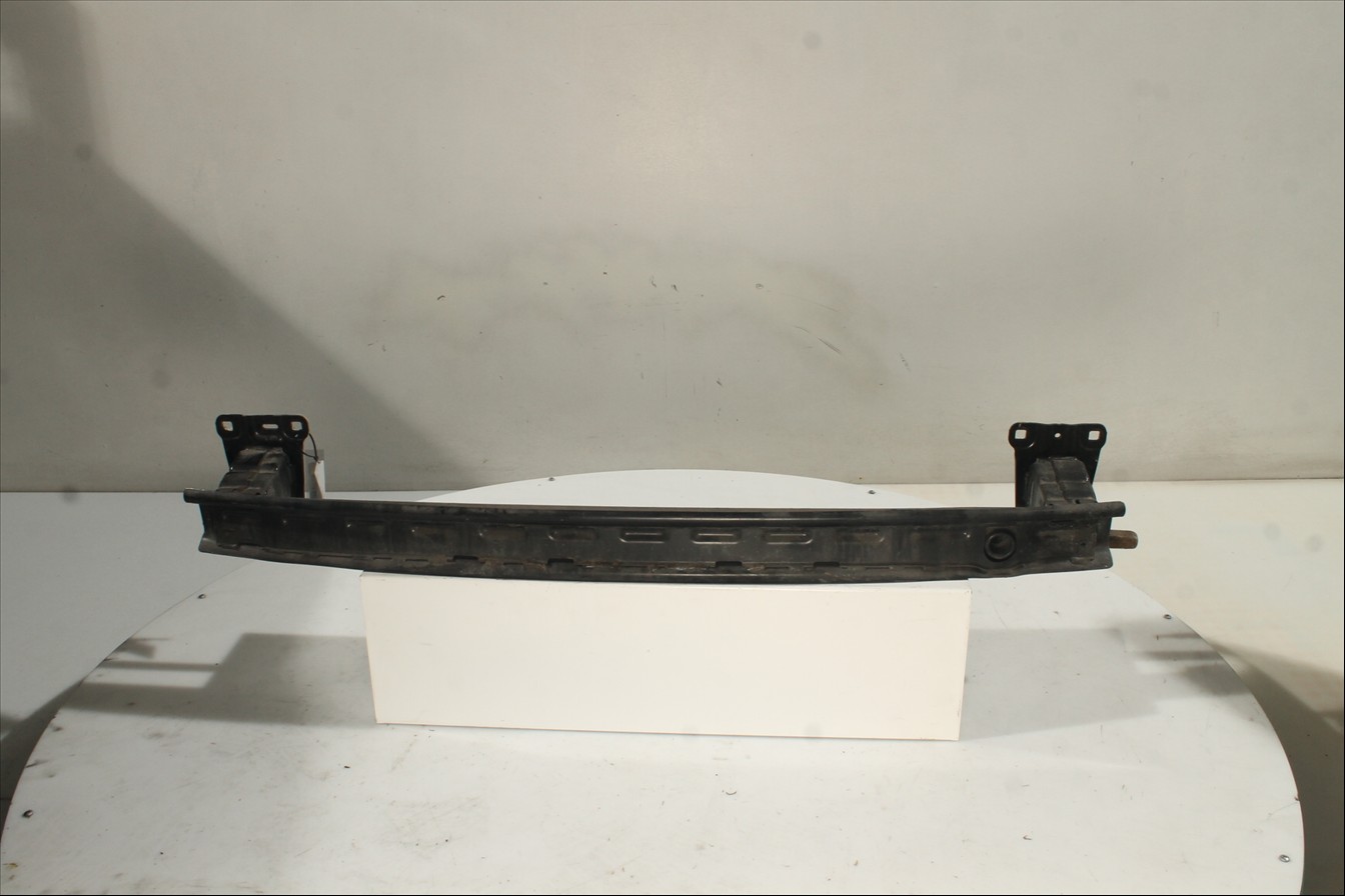 Traviesa paragolpes Tra.