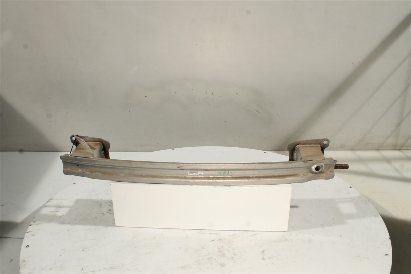 Traviesa paragolpes Tra.