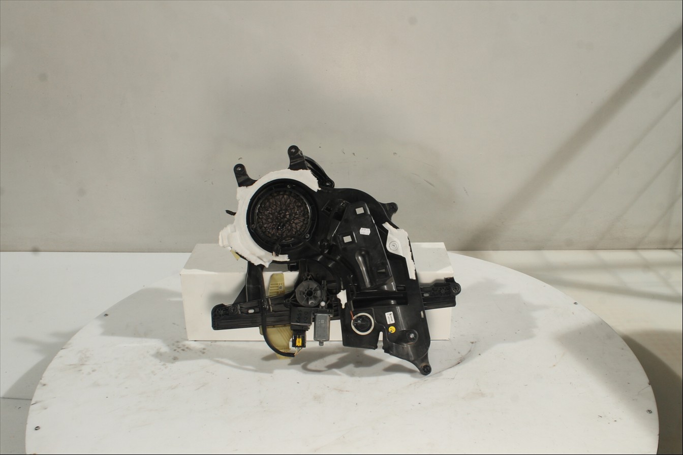 Elevalunas eléctrico puerta Del. Der.