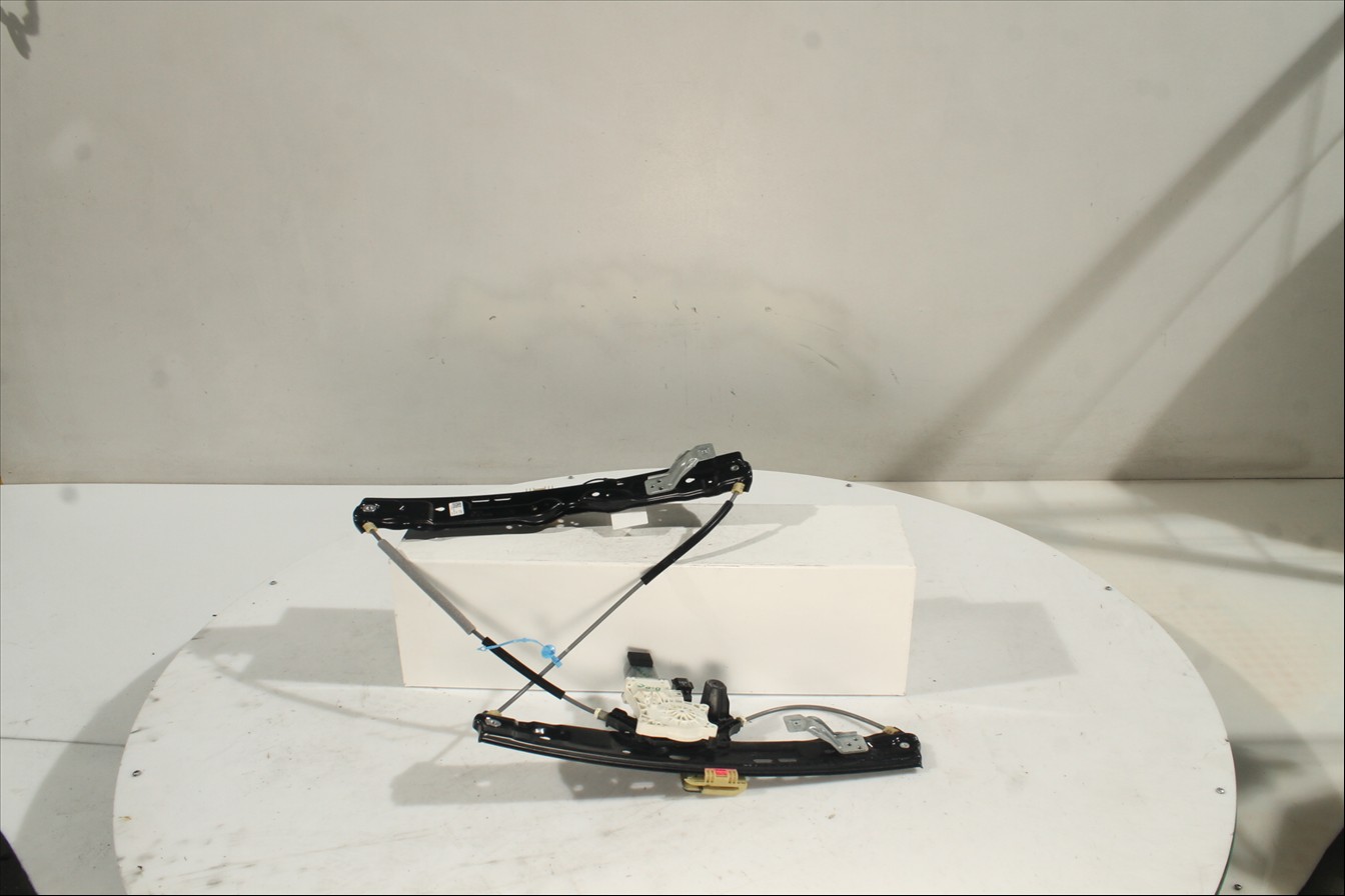 Elevalunas eléctrico puerta Del. Der.