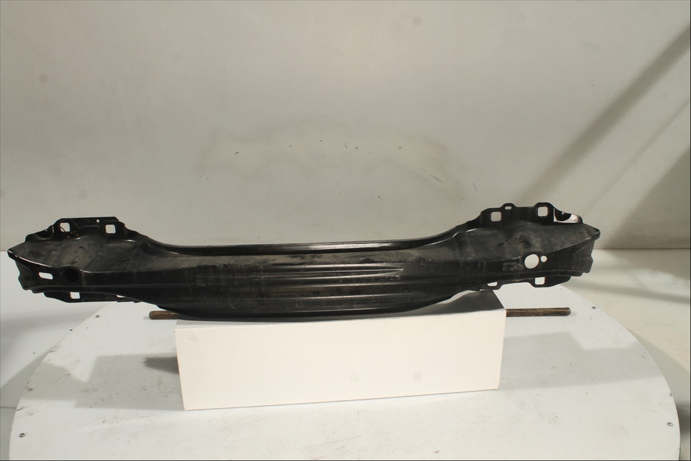 Traviesa paragolpes Tra.