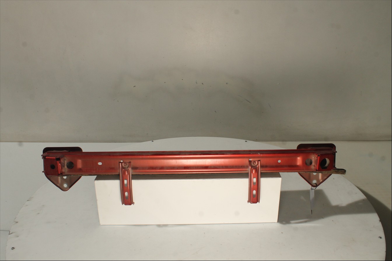 Traviesa paragolpes Tra.