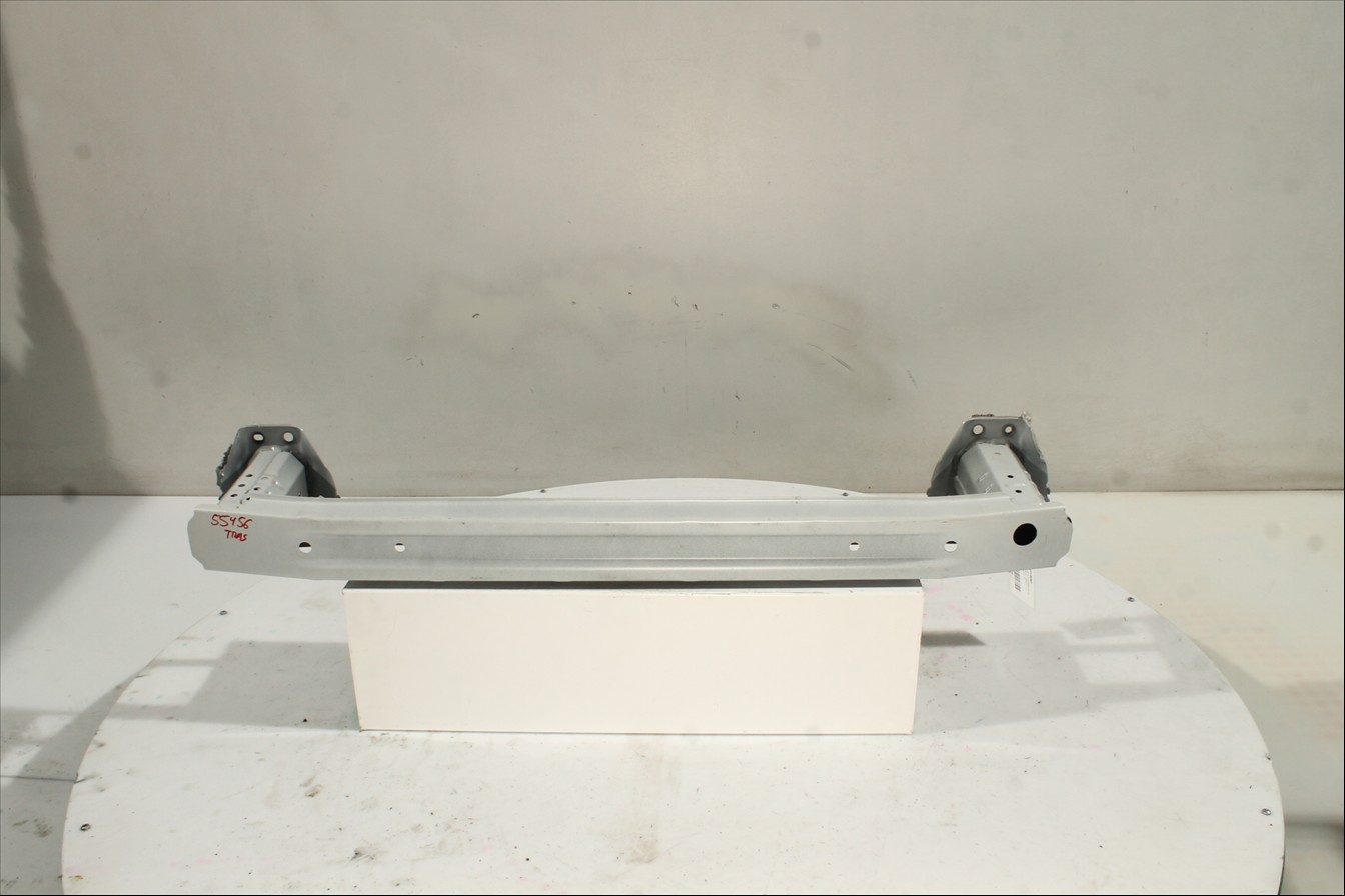 Traviesa paragolpes Tra.